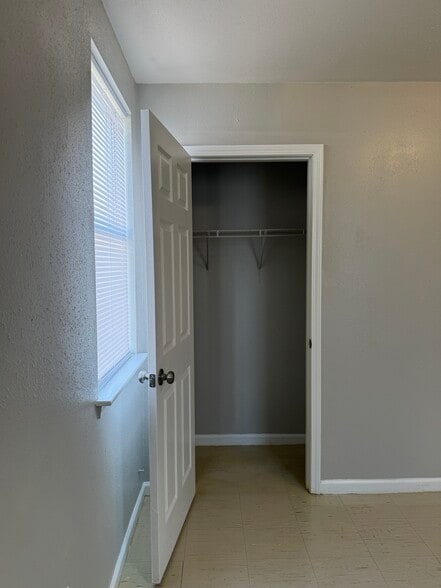 Building Photo - 2409 Claire Ave