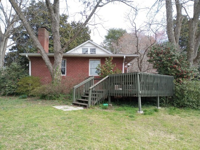 Building Photo - 221 Old Cedar Rock Rd