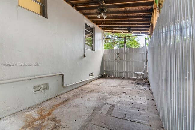 Building Photo - 2744 SW 23rd Terrace