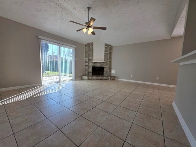 Building Photo - 406 Capehill Dr