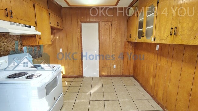 Building Photo - NW OKC 4 Bed Near I-44 & NW 23rd St.