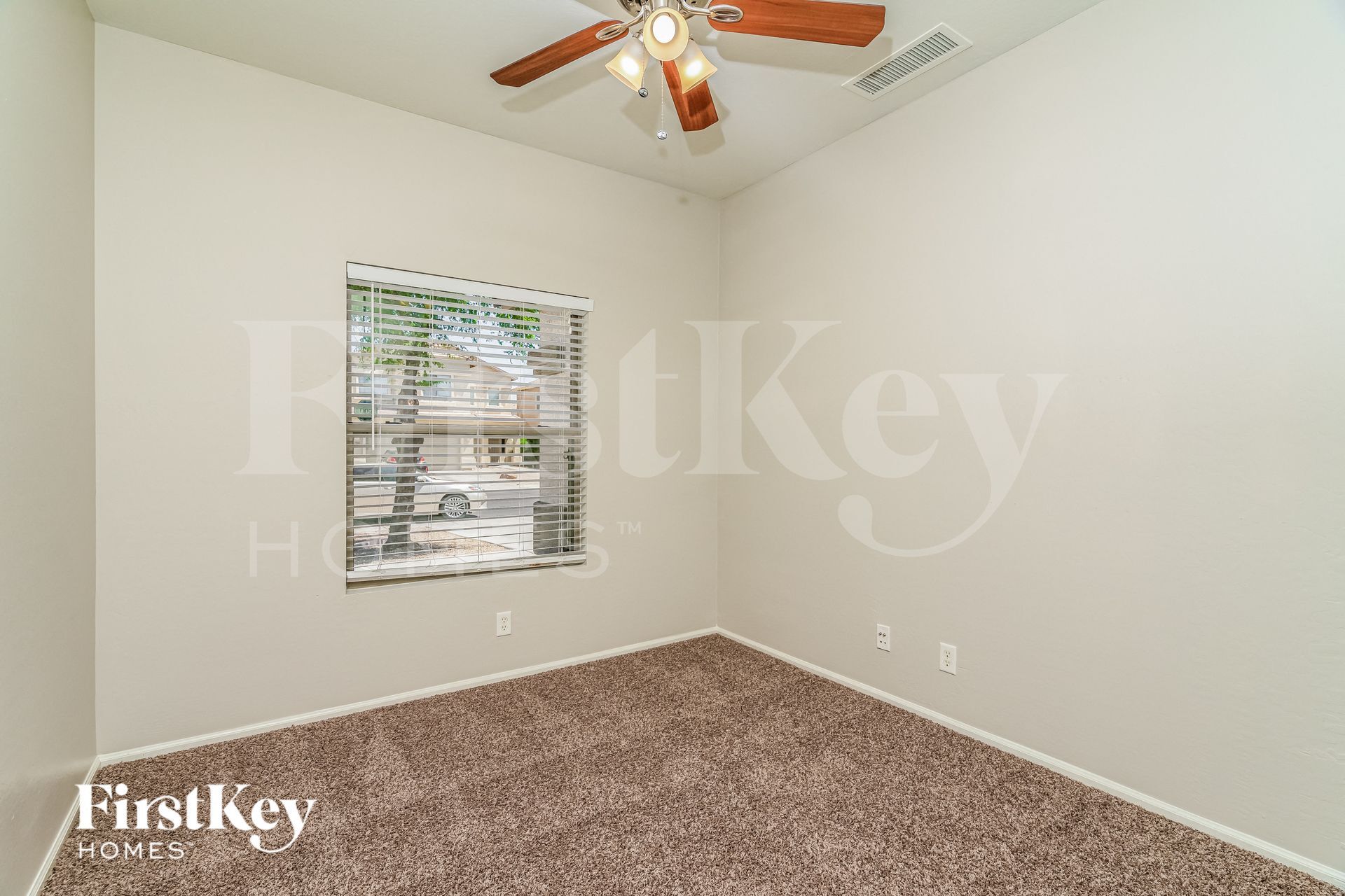 Building Photo - 931 W Oak Tree Ln