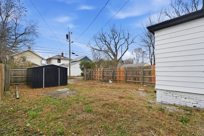 Building Photo - Freshly Updated 3-Bed Home with Back Parking