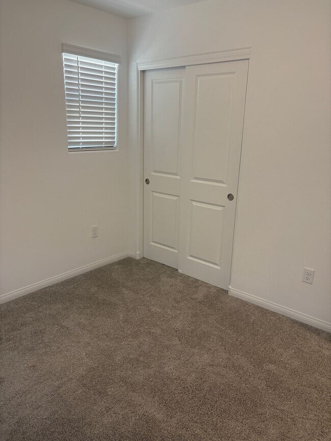Building Photo - 398 Desert Cadence St