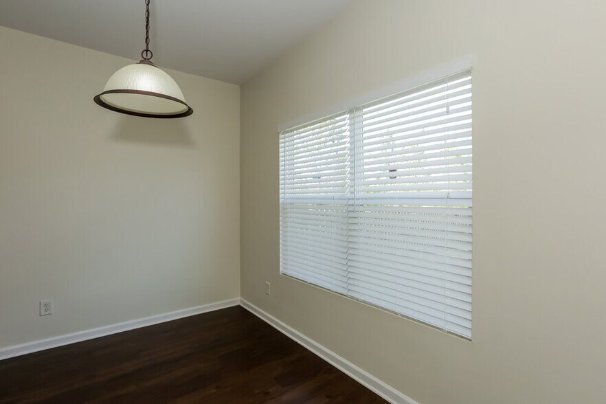 Building Photo - 6731 Sequoia Hills Dr