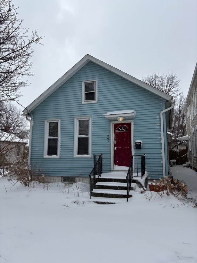 Building Photo - 241 Short St