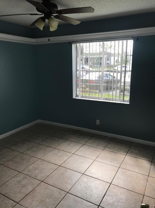 Building Photo - 1830 Abbey Rd