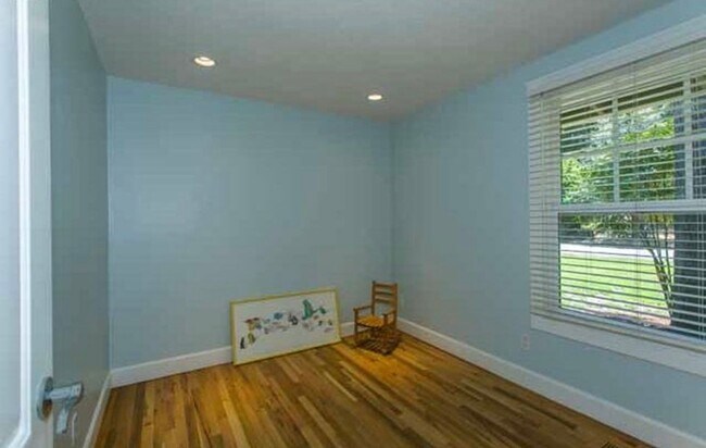 Building Photo - Updated Lake Oswego Home with Hardwood Floors, Large Deck & Owner-Paid Landscaping