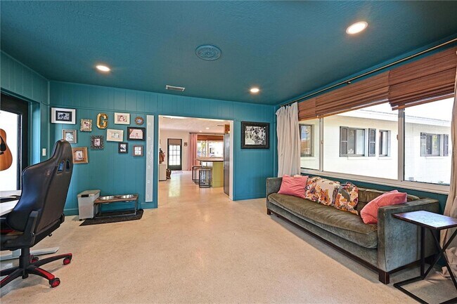 Building Photo - 5812 2nd Ave Dr NW