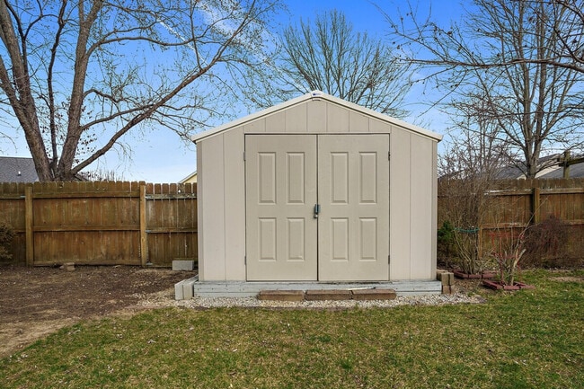 Building Photo - 2422 Cedar Crest Dr