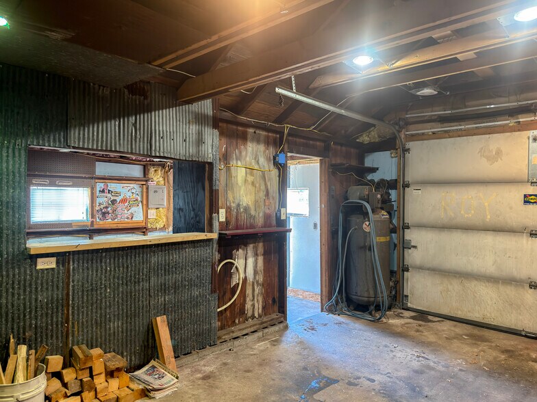 Building Photo - 247 S Reamstown Rd
