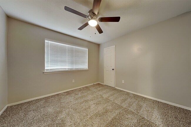 Building Photo - 13906 Rosetta Dr