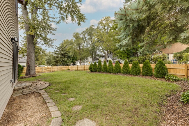 Building Photo - 400 Clifton Dr