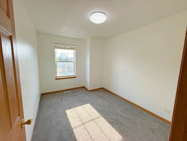 Building Photo - 2534 Hillsboro Blvd