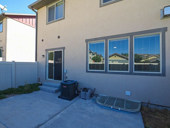 Building Photo - 1239 SilverCrest Dr