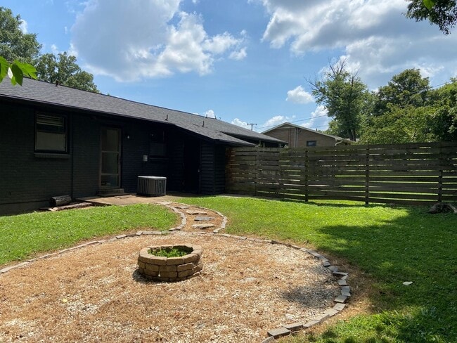 Building Photo - 3/1 Brick Home in East Nashville Available...