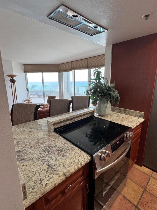 Building Photo - 5200 N Ocean Dr