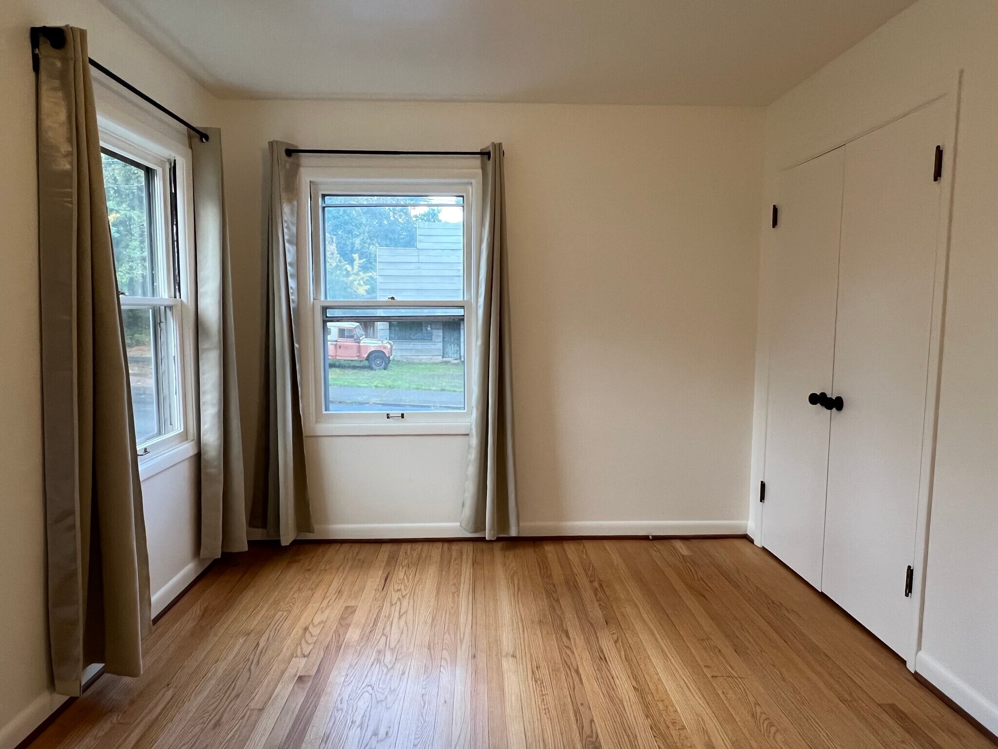 Large Bedroom Upstairs - 5005 SE Woodward St