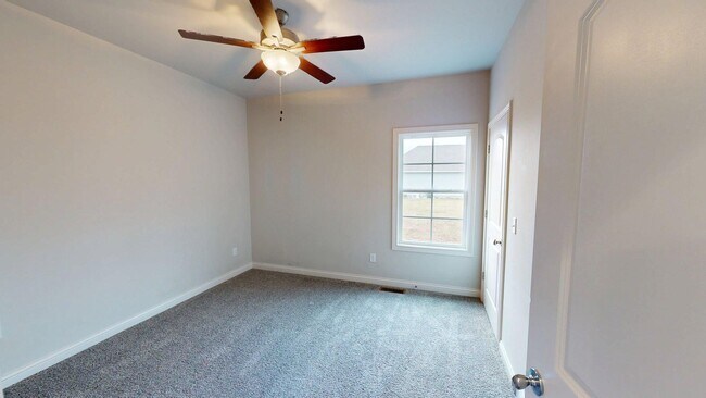 Building Photo - For Lease Large Home with Bonus Room on 1 Acre in Country