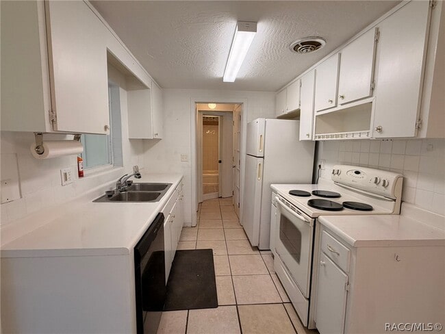 Building Photo - 28 N Davis St