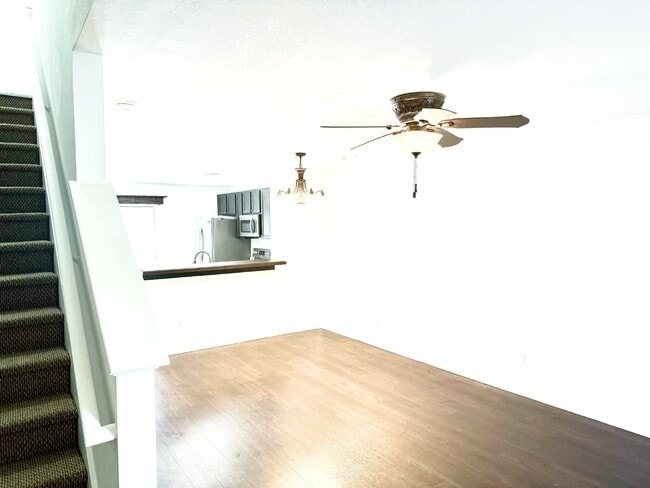 Building Photo - Updated Townhome in University Park!