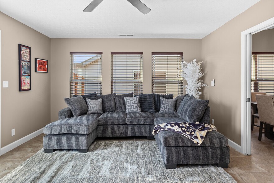 Building Photo - 25 Kettle Ct