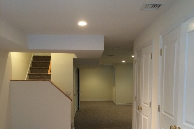 Building Photo - 42 Dunwood Rd