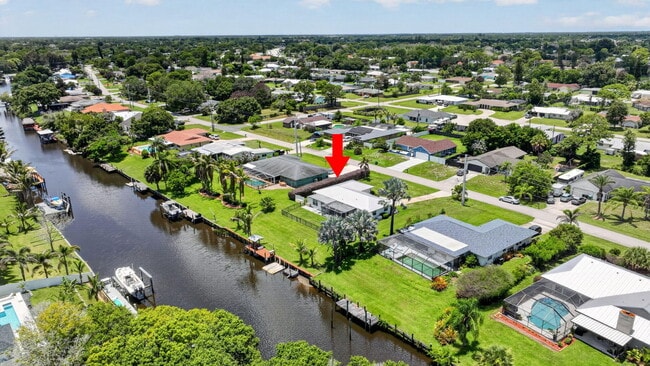 Building Photo - 416 SE Naranja Ave