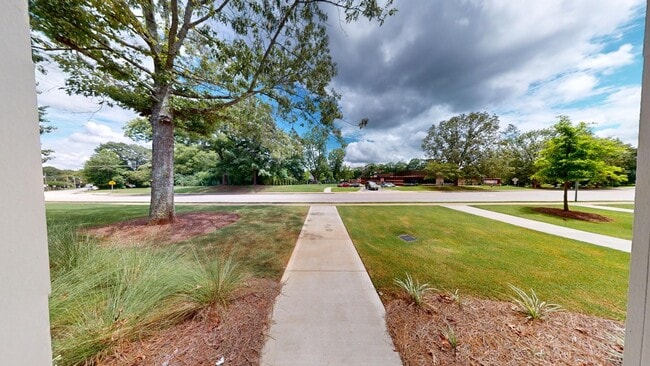 Building Photo - Like New Colonial Style Townhome close to Downtown Opelika