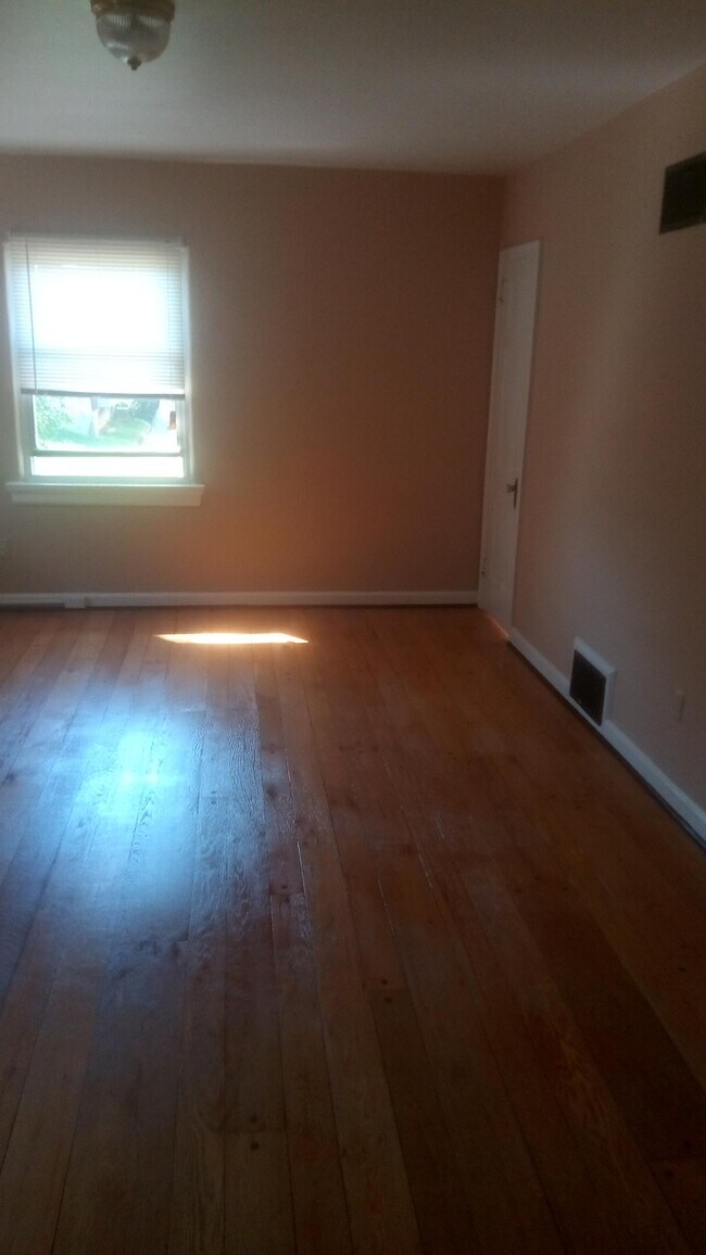 Building Photo - 1500 Yarmouth Ave