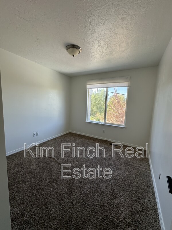 Building Photo - 9820 Deep Creek Dr