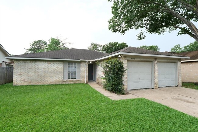 Building Photo - 22015 Kenlake Dr