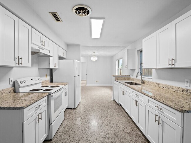 Building Photo - 905 Lisa Dr