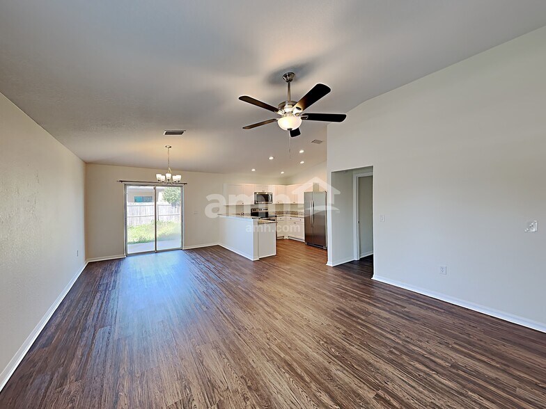 Building Photo - 2207 13th Ave E