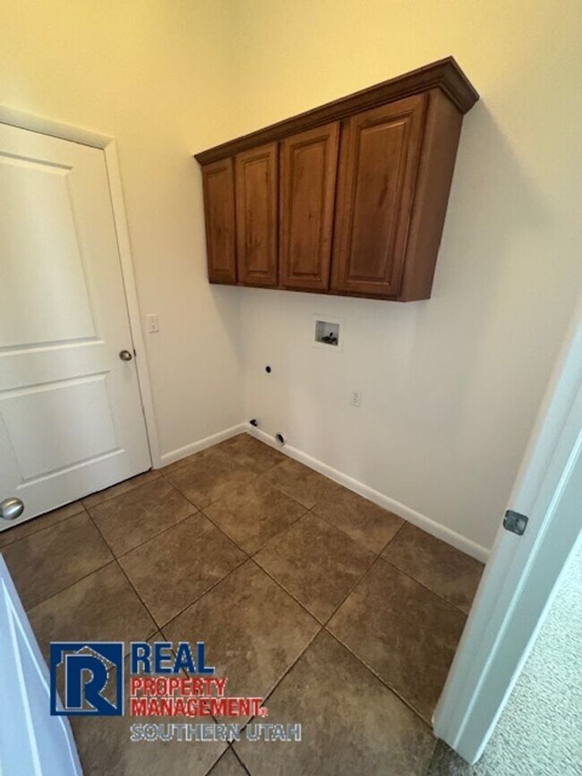 Building Photo - 4 Bedroom near Costco