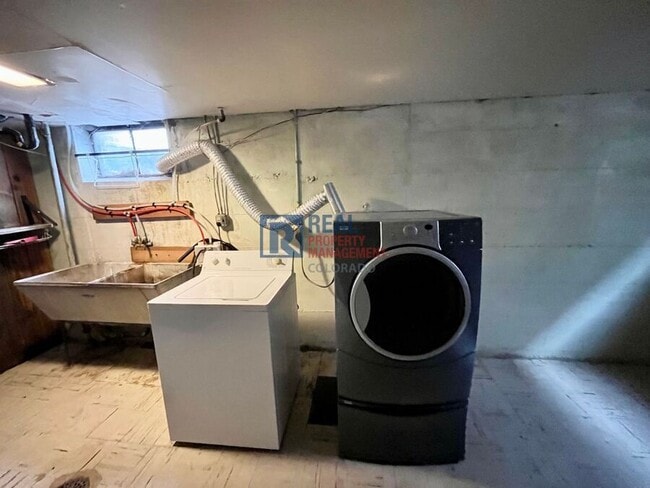 Building Photo - 3290 Leyden St