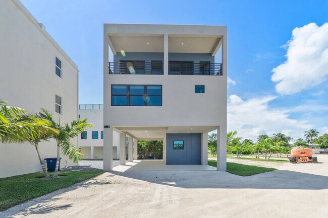 Building Photo - 99 Seaside Ave