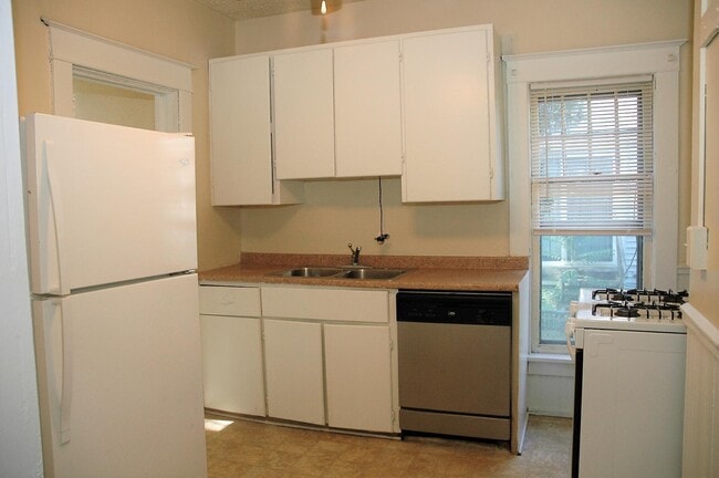 Building Photo - 141 Fuller Ave SE