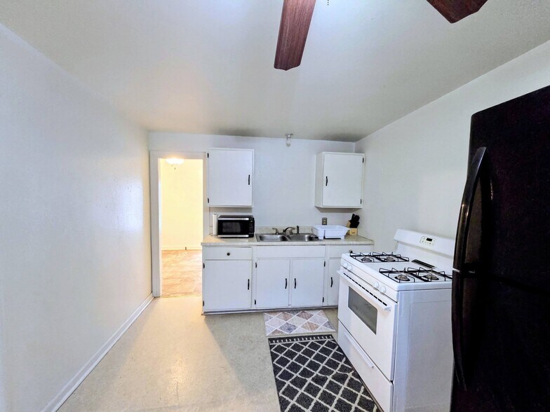 Building Photo - 1008 Runnels St