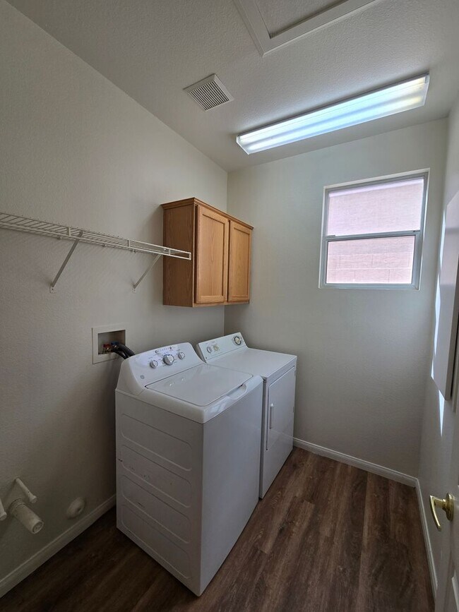 Building Photo - A Fabulous single story home in NW Las Vegas