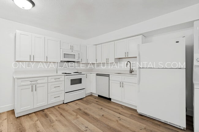Building Photo - 1076 Bear Hollow Ln
