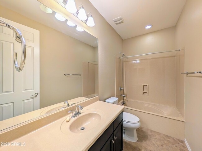 Building Photo - 923 S Osborn Ln