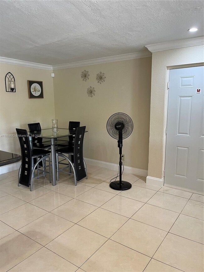 Building Photo - 10650 SW 157th Ct
