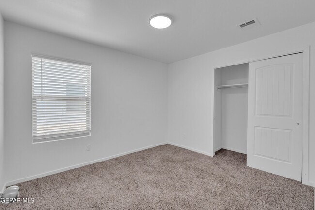 Building Photo - 13095 Emerald Hls Ave