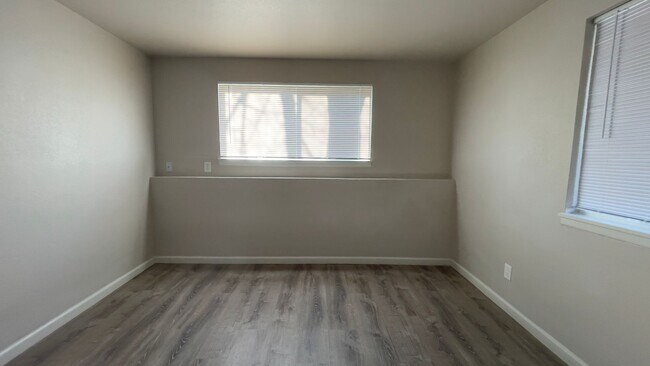 Building Photo - 1137 Cree Dr