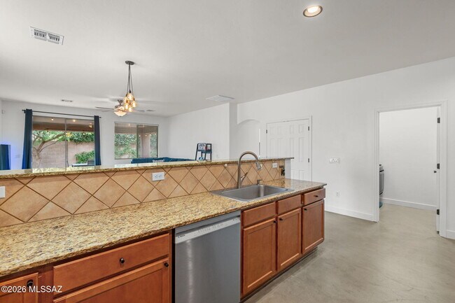 Building Photo - 2256 E Stone Stable Dr