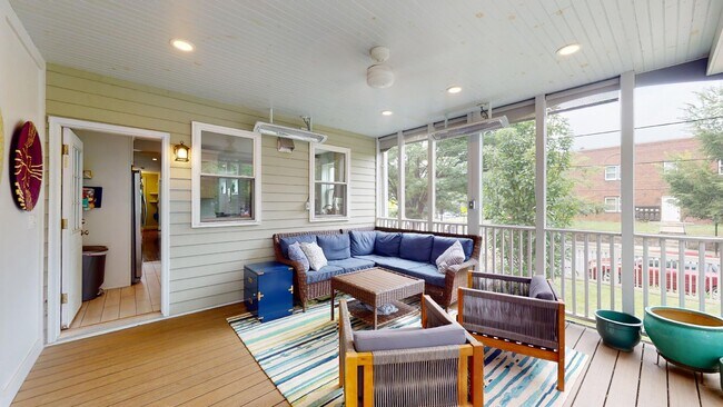 Building Photo - 1700 D St SE