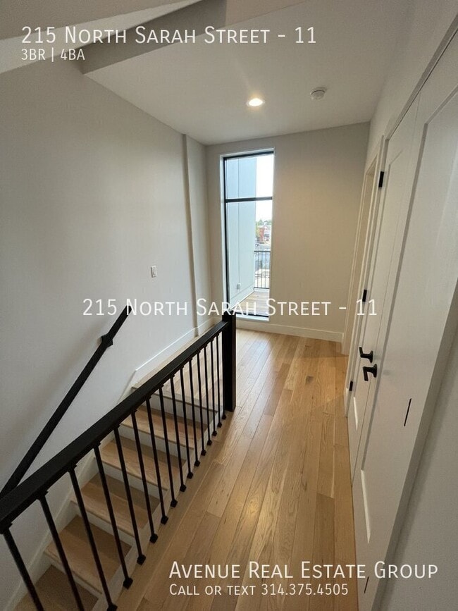 Building Photo - 215 N Sarah St