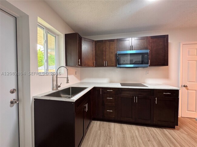 Building Photo - 3632 SW 87th Ct