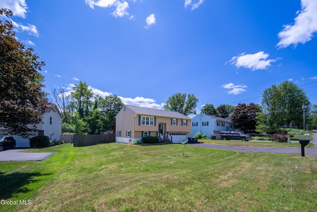 Building Photo - 99 Fiddlers Ln